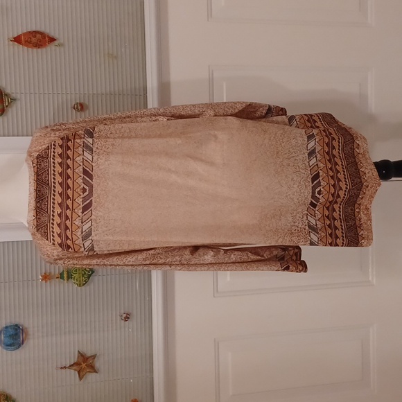 4/$40 New Tunic Top With Feather Design - Size 3XL (US18) - Picture 5 of 6